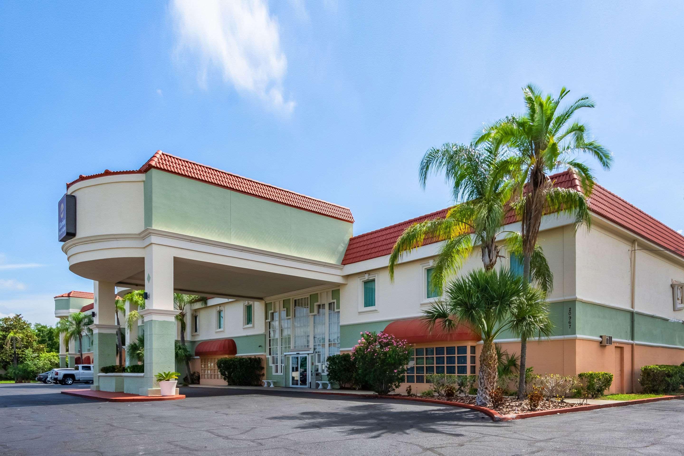 Clarion Inn & Suites Central Clearwater Beach Exterior foto